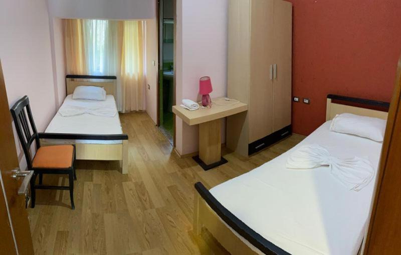 Lini Hotel Kukesi מראה חיצוני תמונה