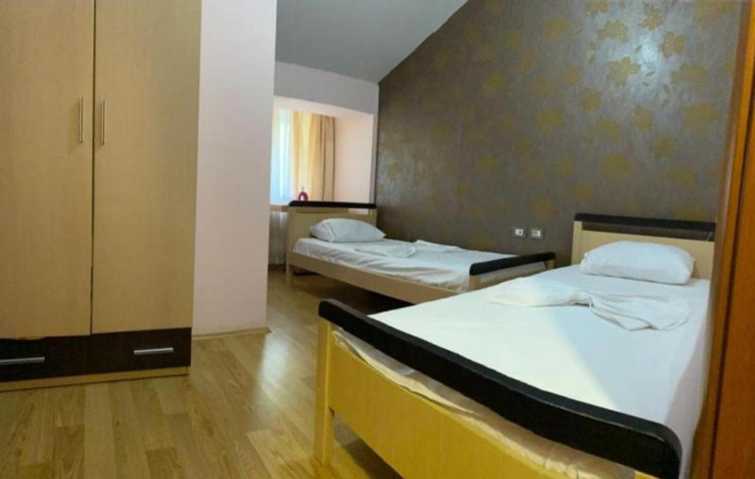 Lini Hotel Kukesi מראה חיצוני תמונה
